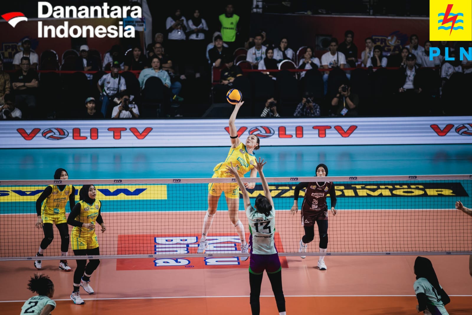 Laga Sengit Final Four Proliga Surabaya, Electric PLN Mobile Tumbangkan Pertamina Enduro 3-2
